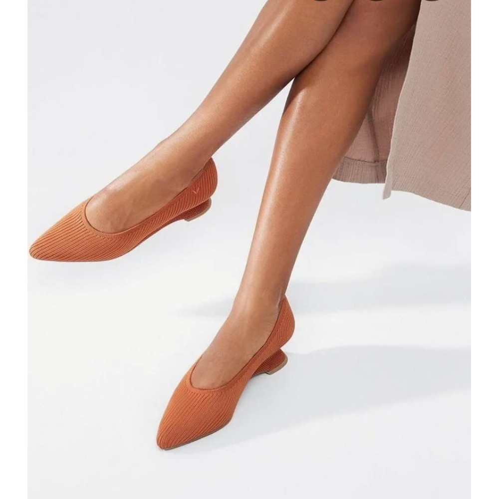 VIVAIA ChengSe Pointed Toe Sculptural Low Heel Pumps Orange EU 38.5 US 7.5